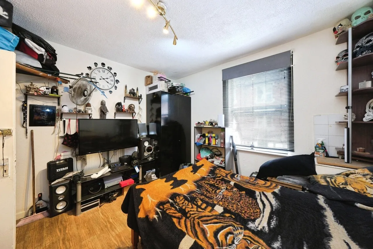 Myrtle Avenue, Nottingham, NG7, photo 9