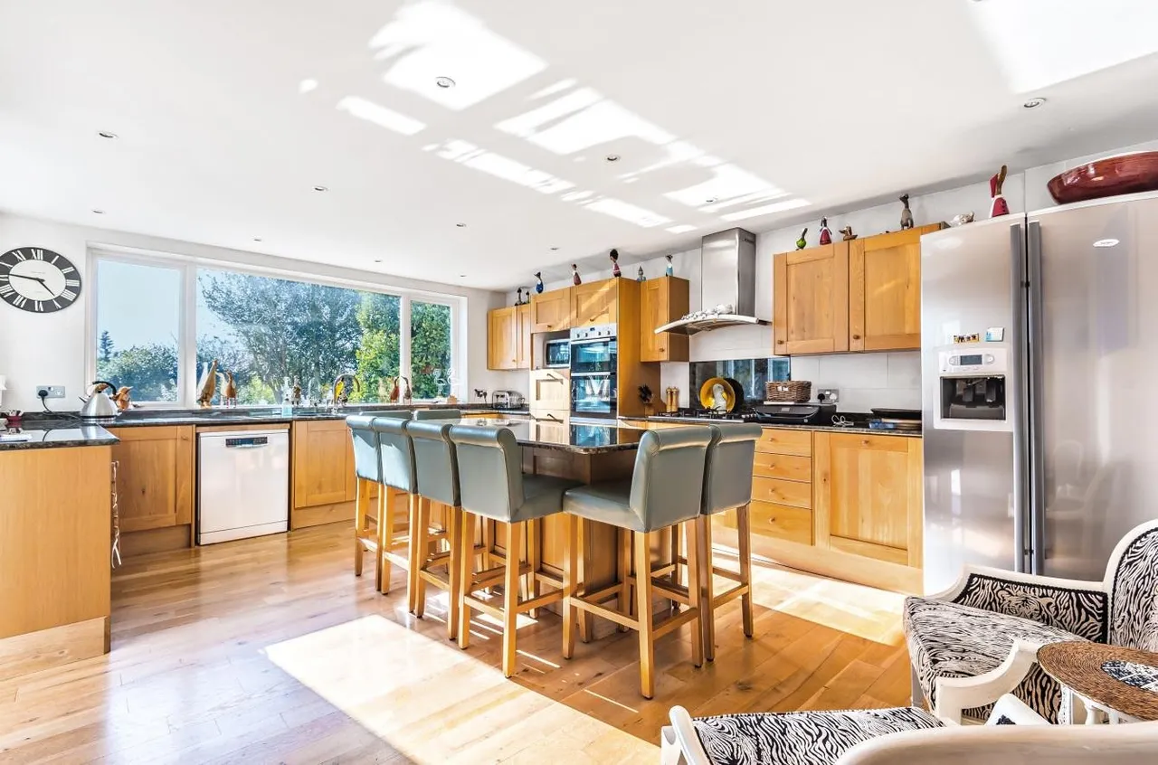 Champneys Close, Cheam, Surrey, SM2 7AL, photo 3