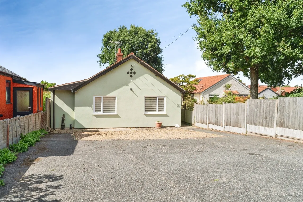2 bed house for sale — Norwich Road, Cromer