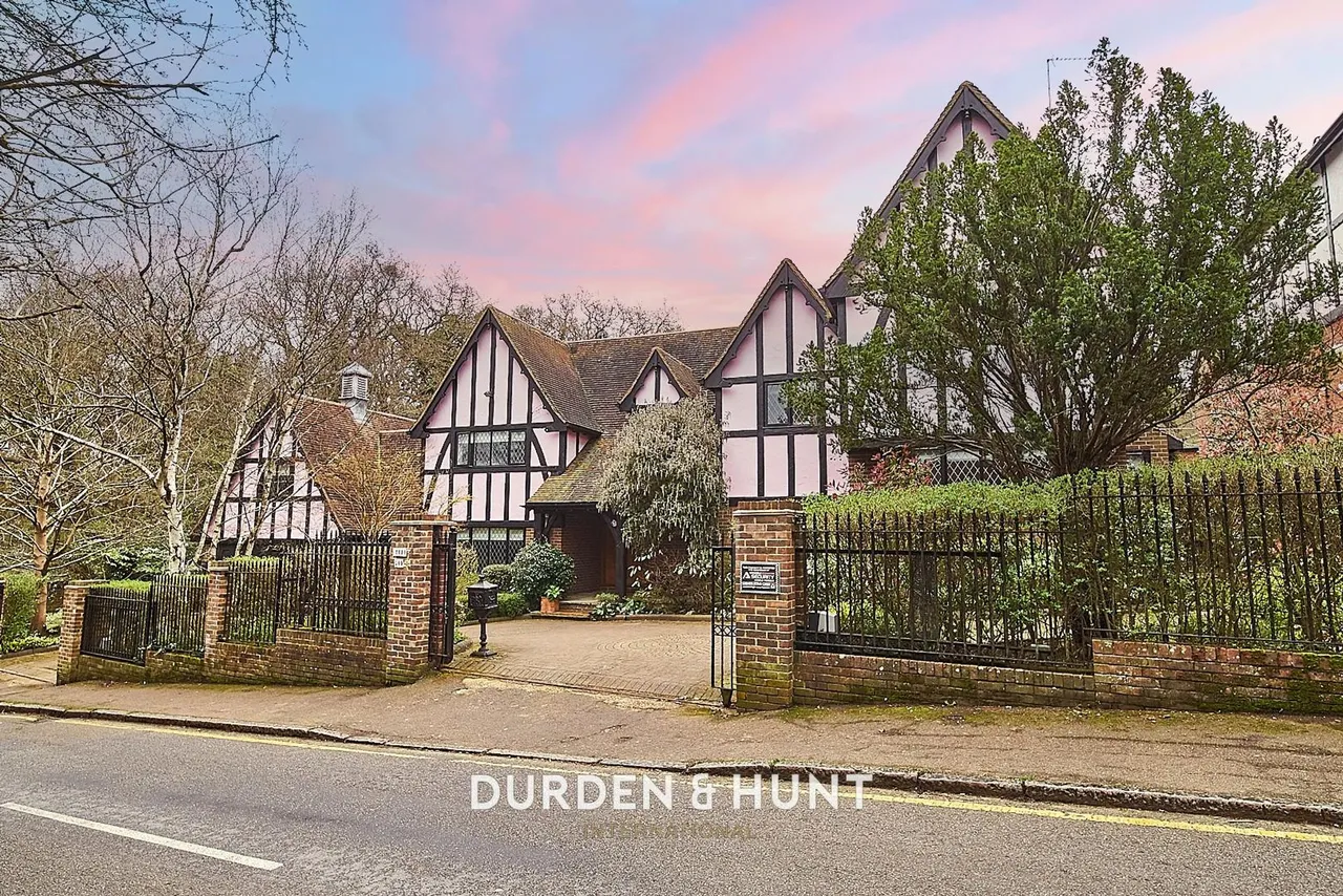 5 bed house for sale, Nursery Road, Loughton, IG10