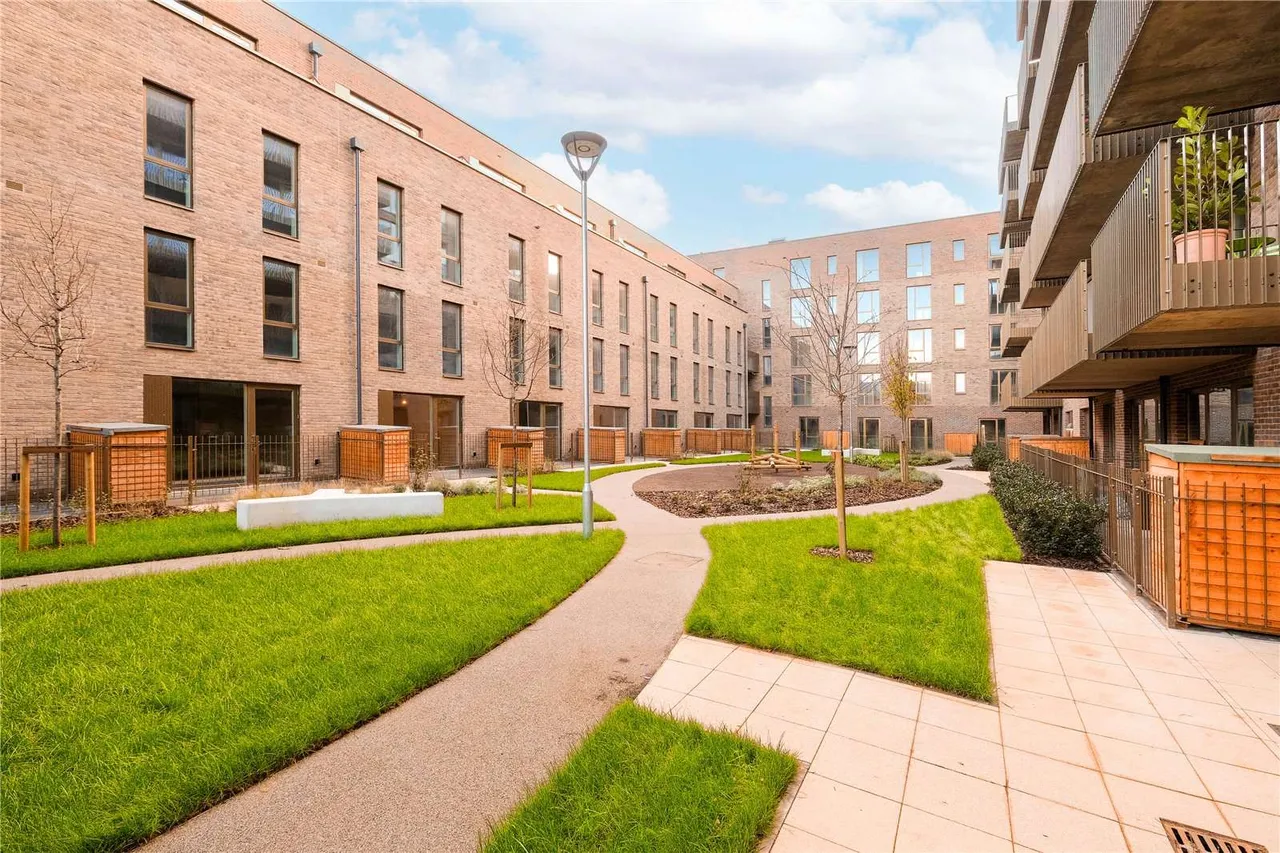 3 bed new development for sale — Colina Mews, Harringay Ladder, N8 0RA