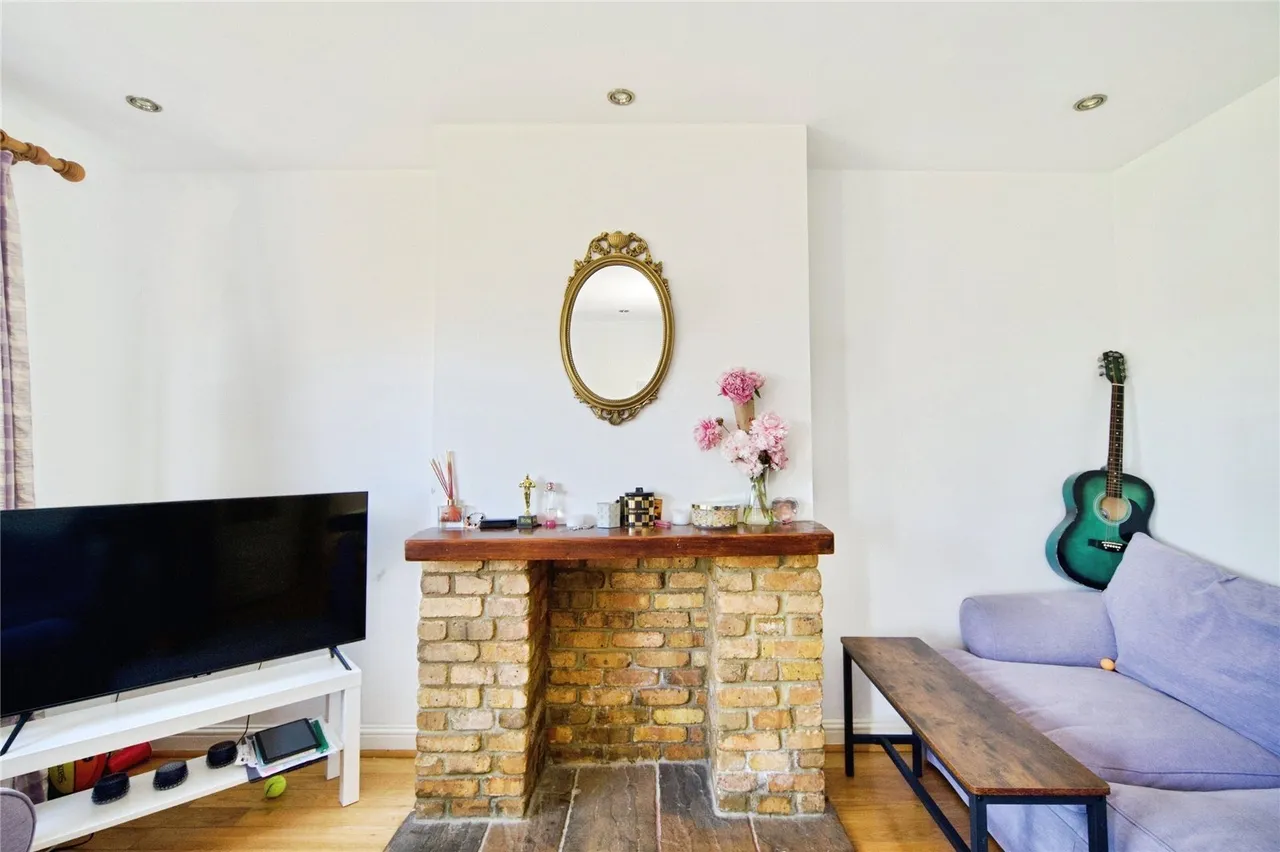 Clitterhouse Road, London, NW2, photo 3