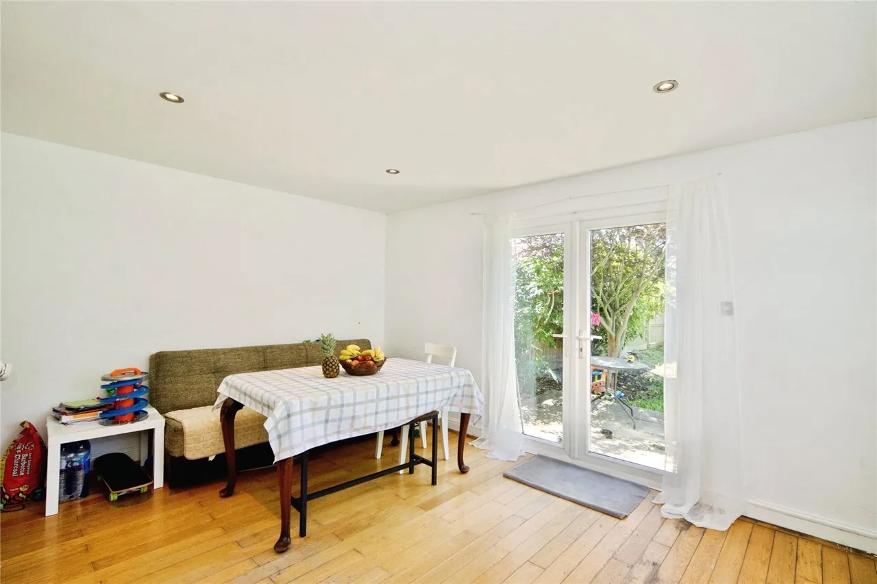 Clitterhouse Road, London, NW2, photo 10
