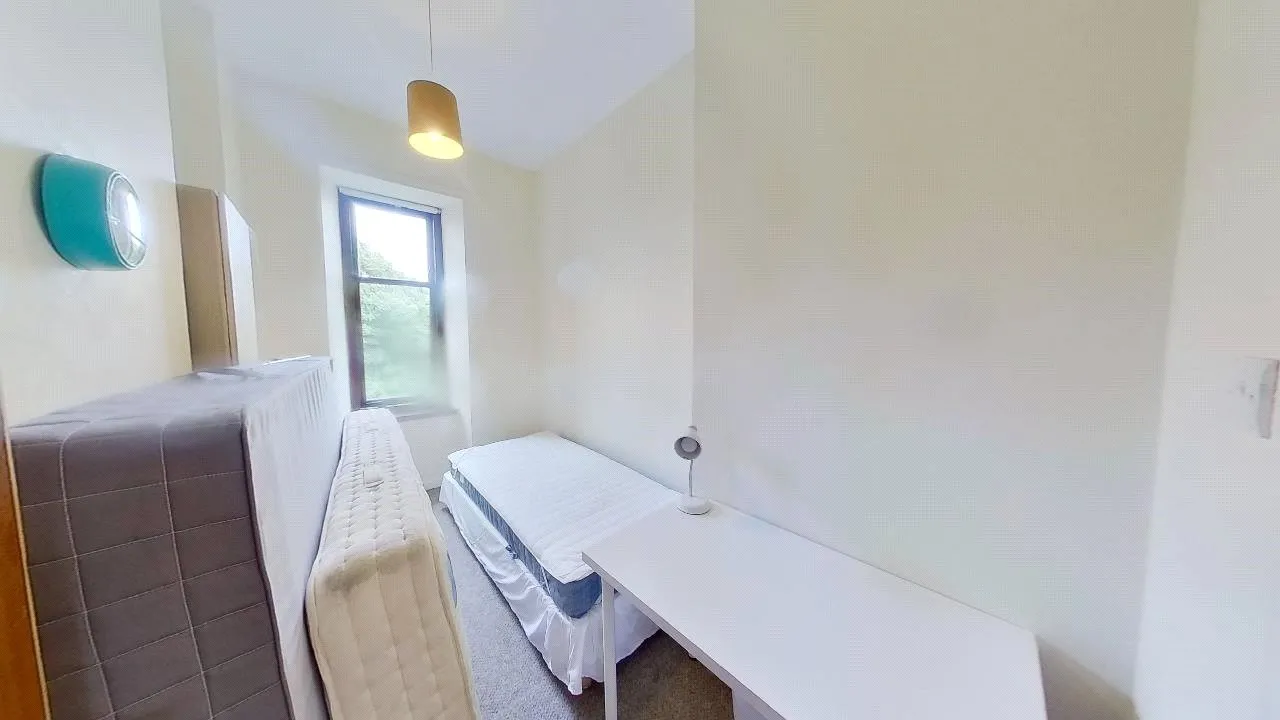 Dumbarton Road, Partick, G11, photo 5