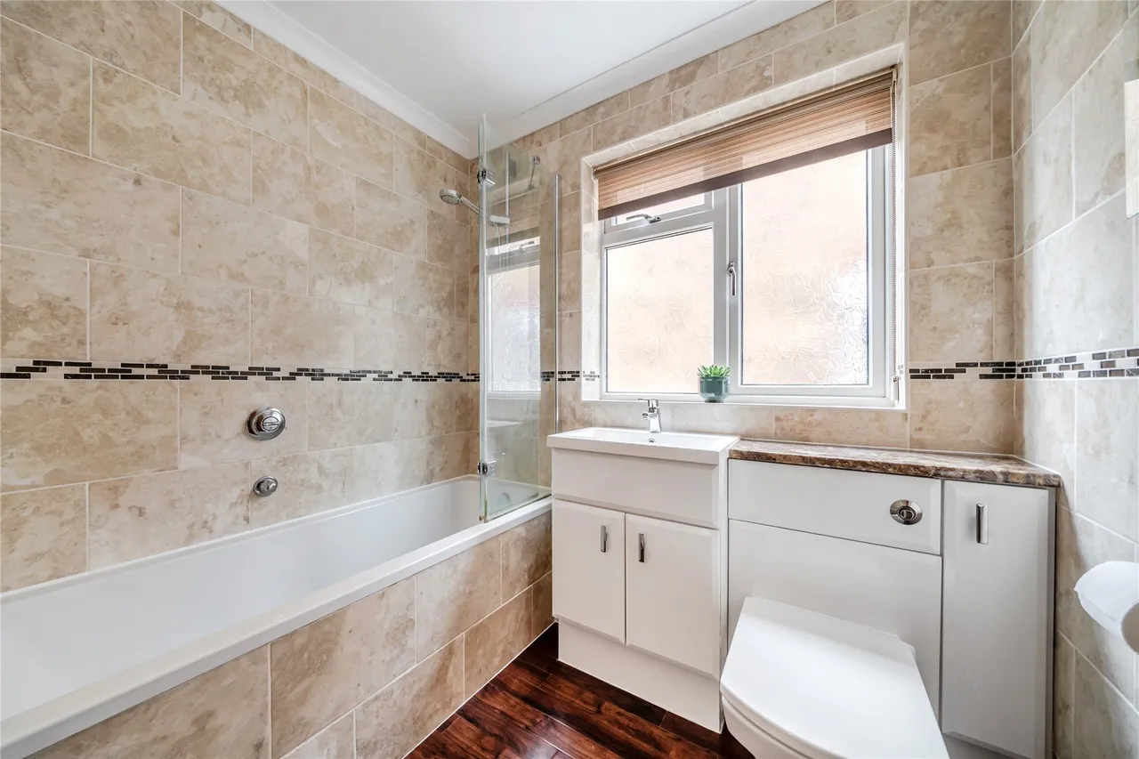 Vicarage Court, Priory Close, Beckenham, BR3, photo 10