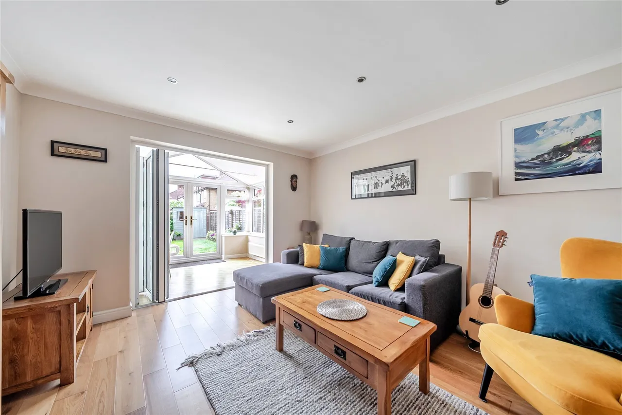 Vicarage Court, Priory Close, Beckenham, BR3, photo 2
