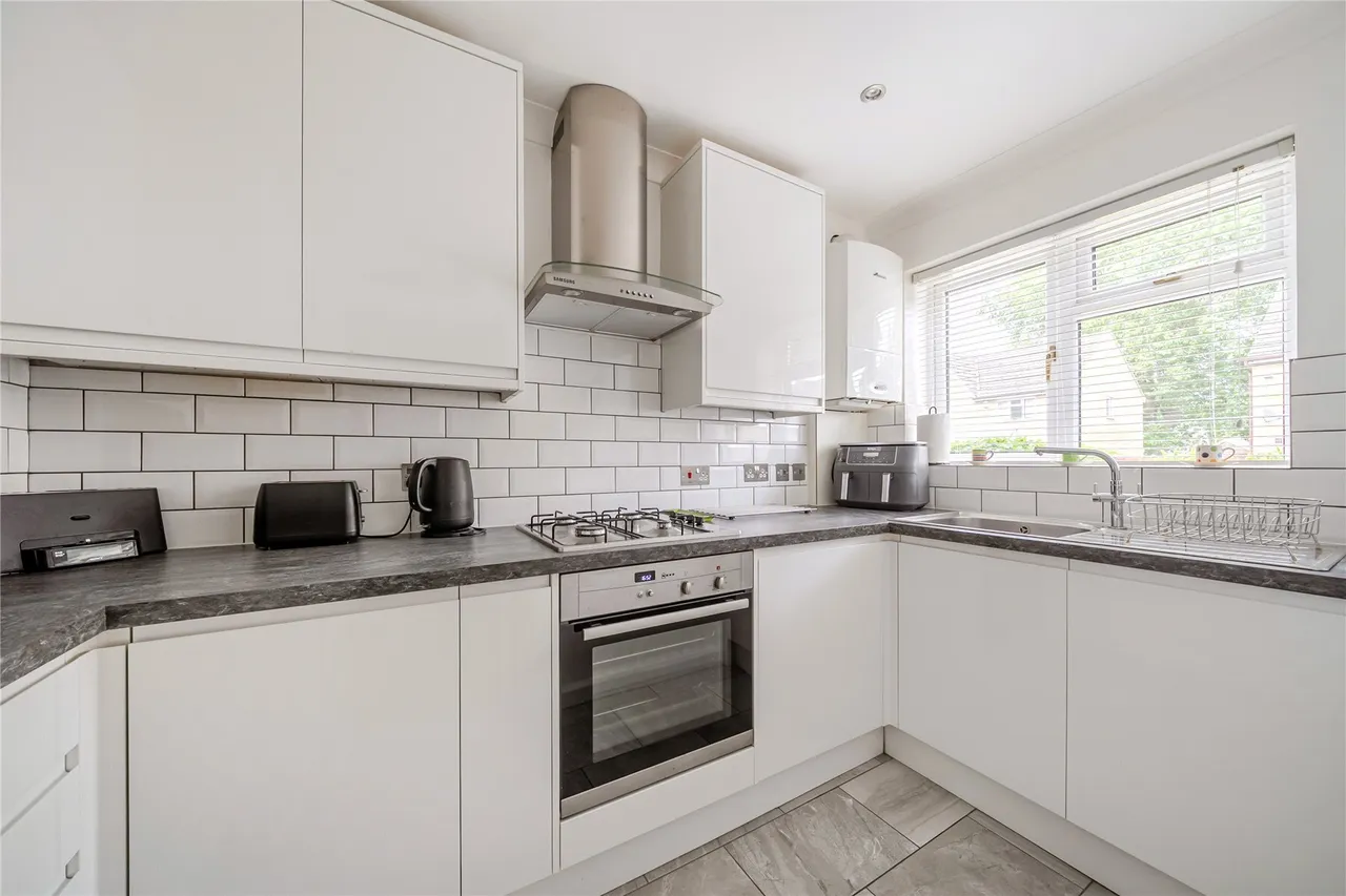 Vicarage Court, Priory Close, Beckenham, BR3, photo 7