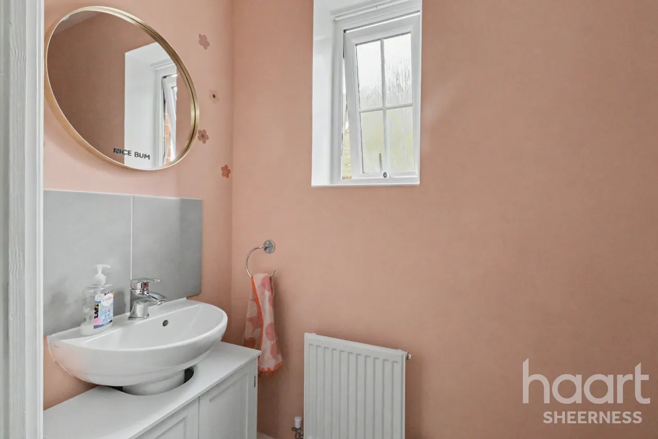 Hazel Avenue, Minster, ME12, photo 9