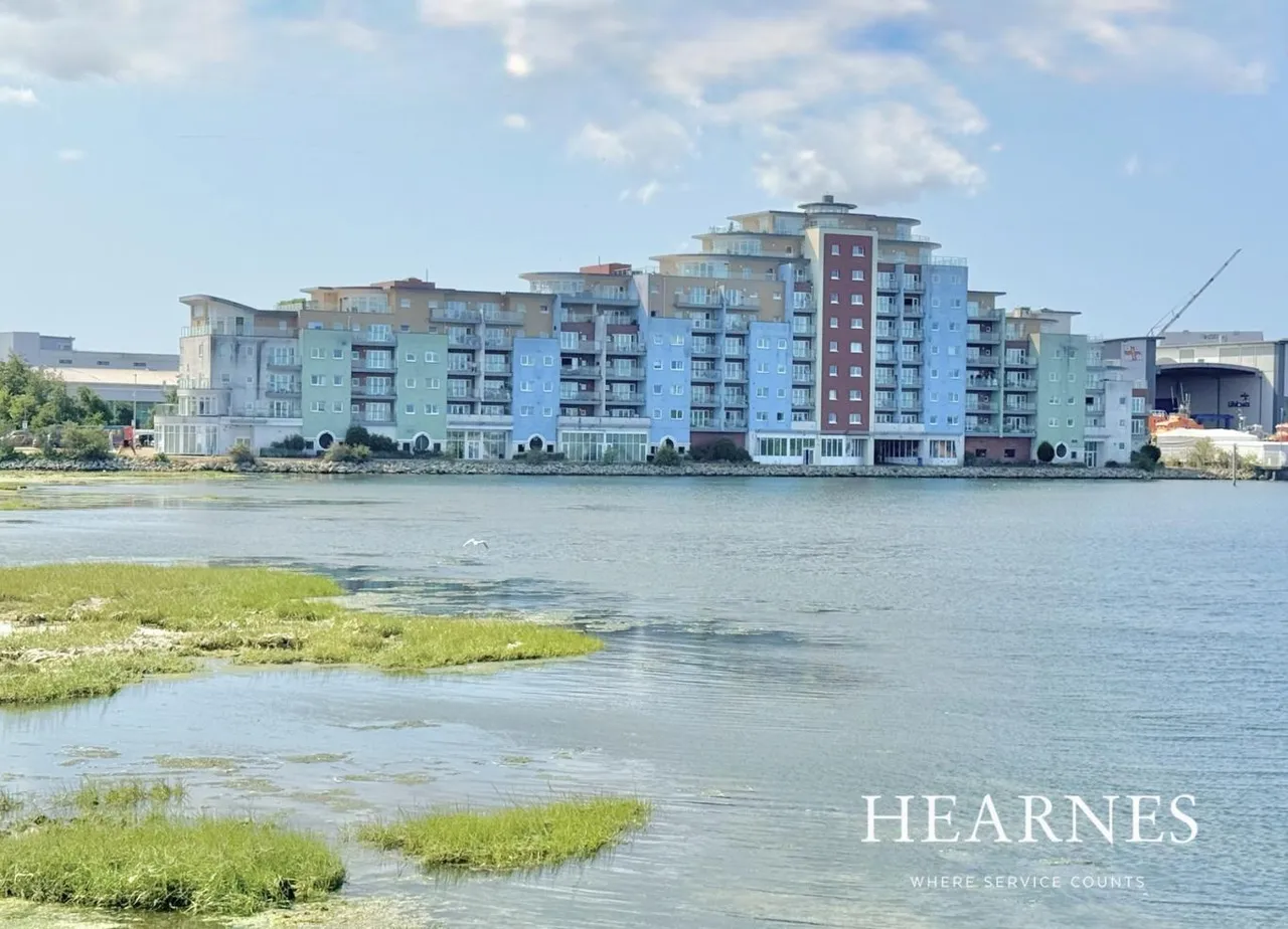 2 bed flat for sale, Lifeboat Quay, BH15