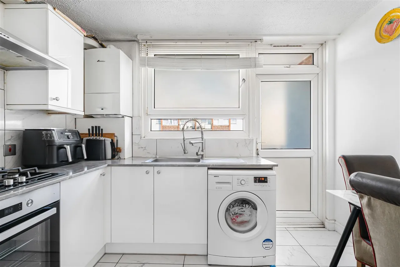 Ainsworth Close, London, NW2, photo 5