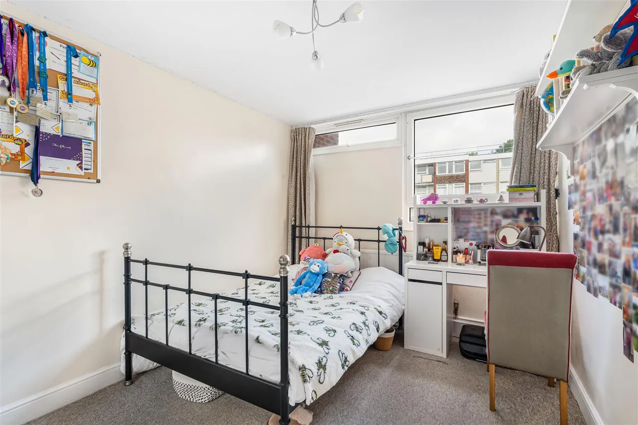 Ainsworth Close, London, NW2, photo 9