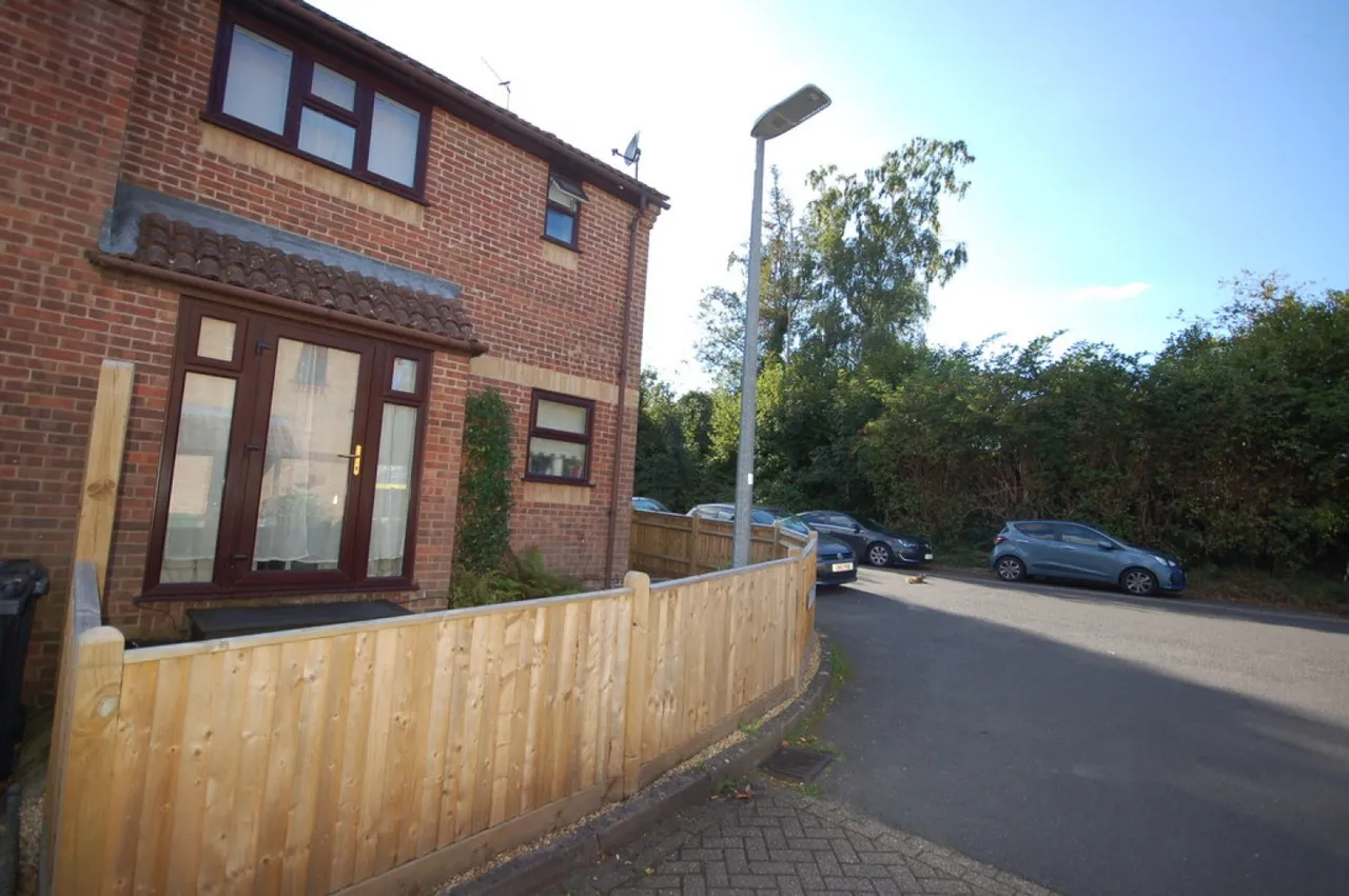 1 bed house to rent — Uckfield, East Sussex
