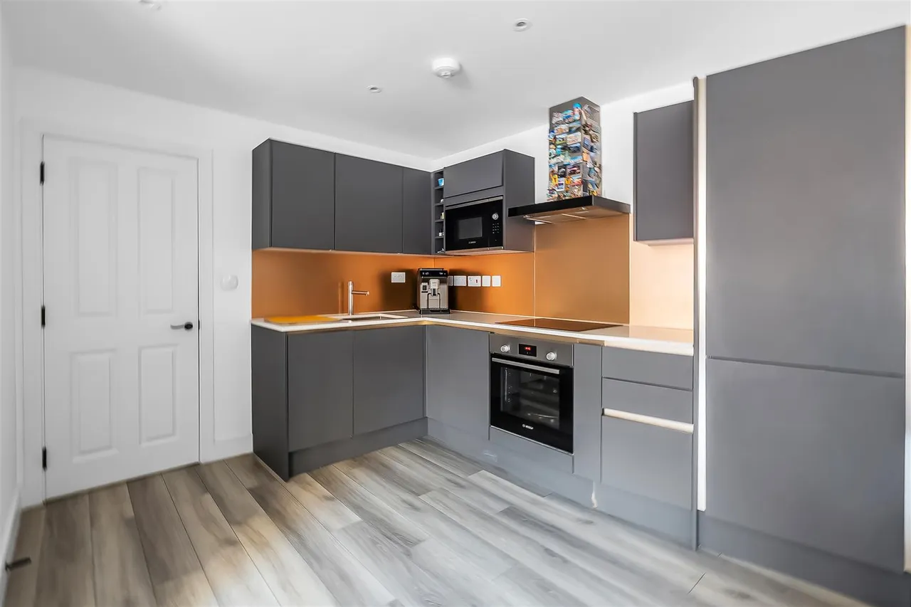 Bridge Street, Leatherhead, KT22, photo 4