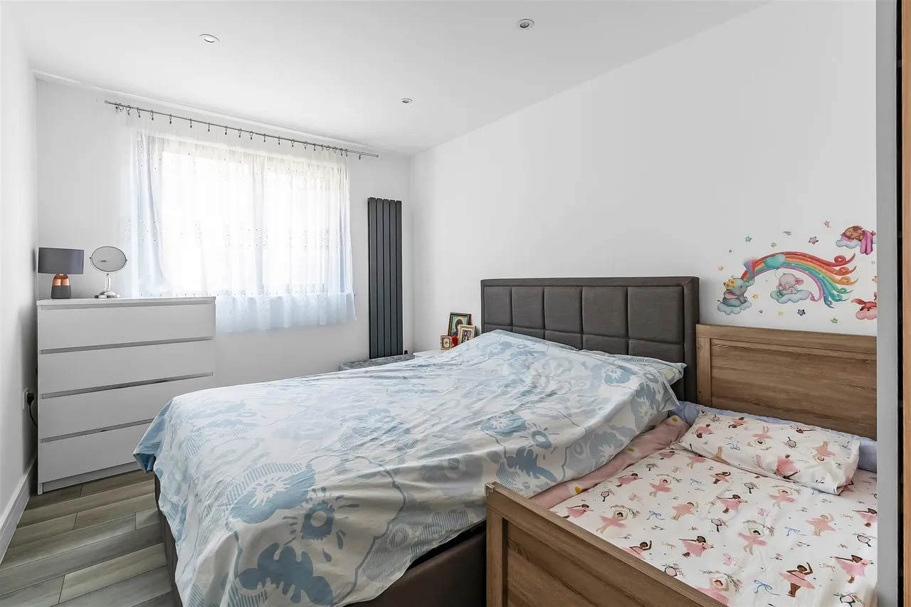 Bridge Street, Leatherhead, KT22, photo 5