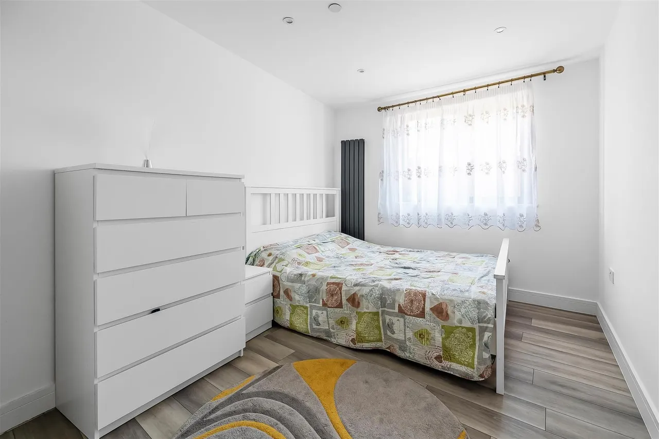 Bridge Street, Leatherhead, KT22, photo 7
