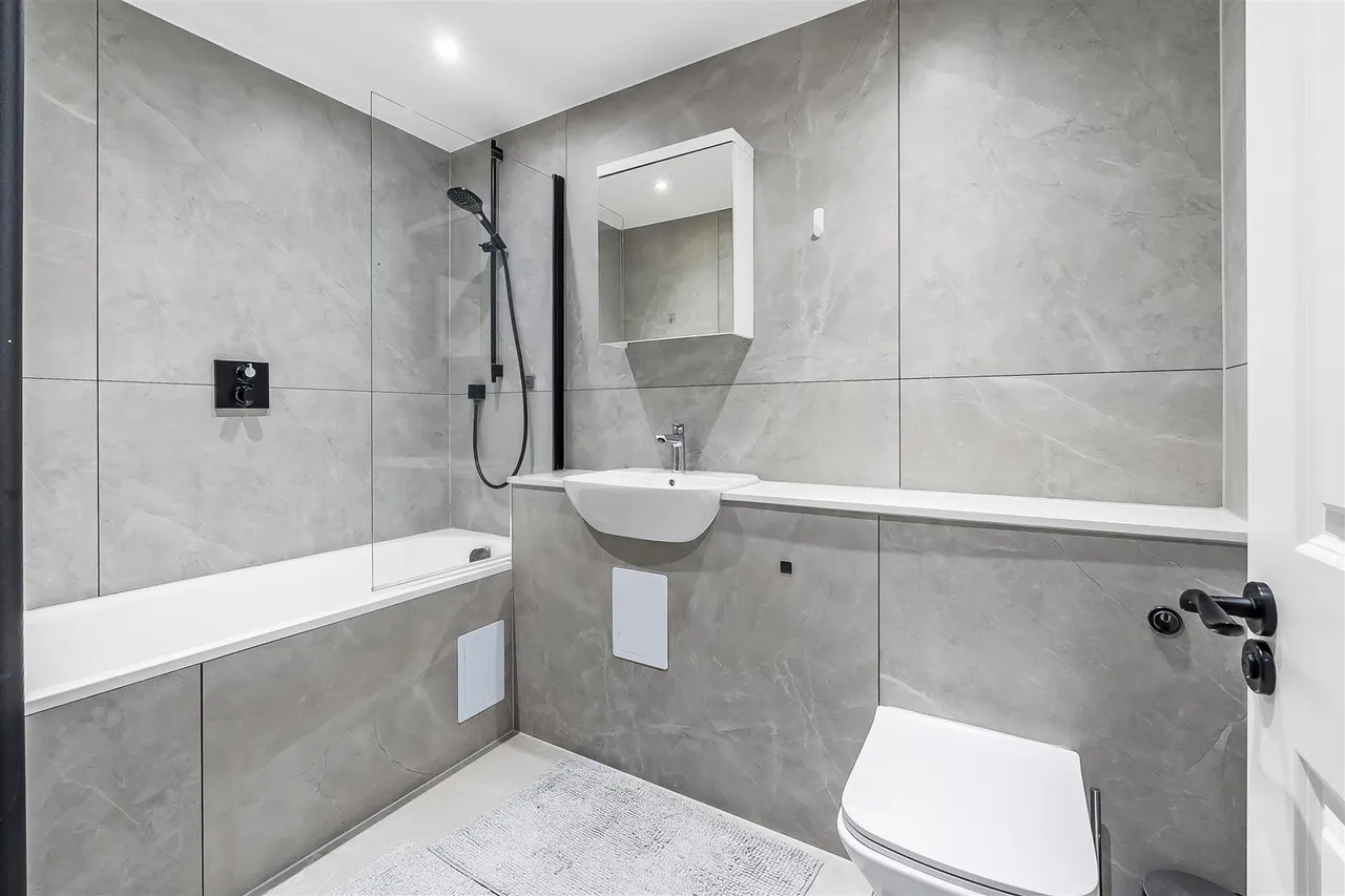 Bridge Street, Leatherhead, KT22, photo 6