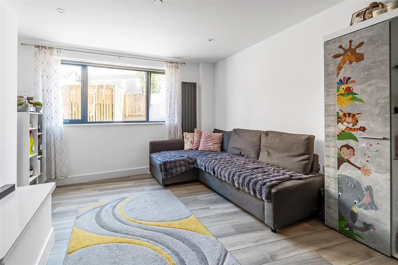 Bridge Street, Leatherhead, KT22, photo 8