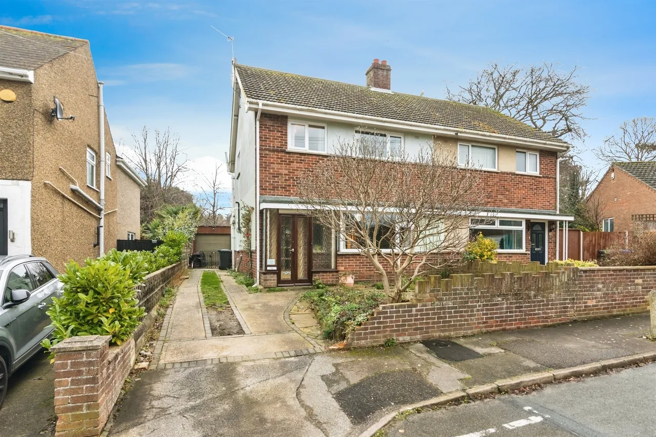 3 bed house for sale — Laurel Road, Lowestoft