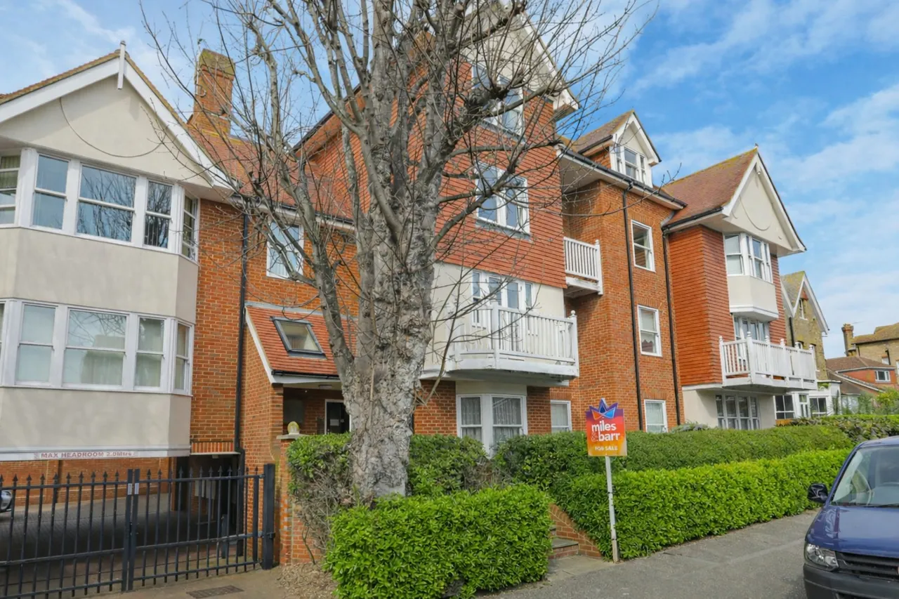 2 bed flat for sale, Westgate Bay Avenue, Westgate-on-Sea, CT8
