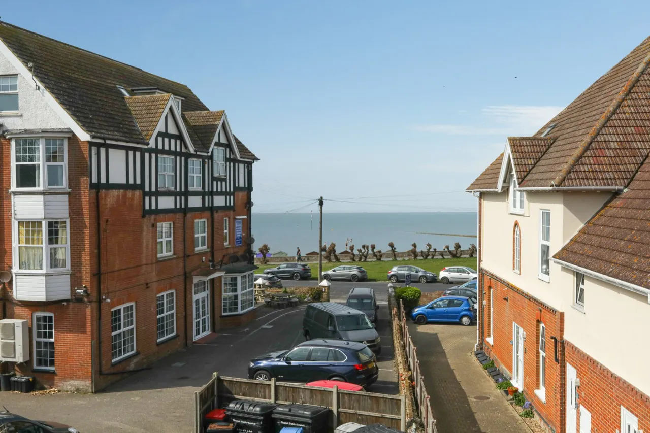 Westgate Bay Avenue, Westgate-on-Sea, CT8, photo 2