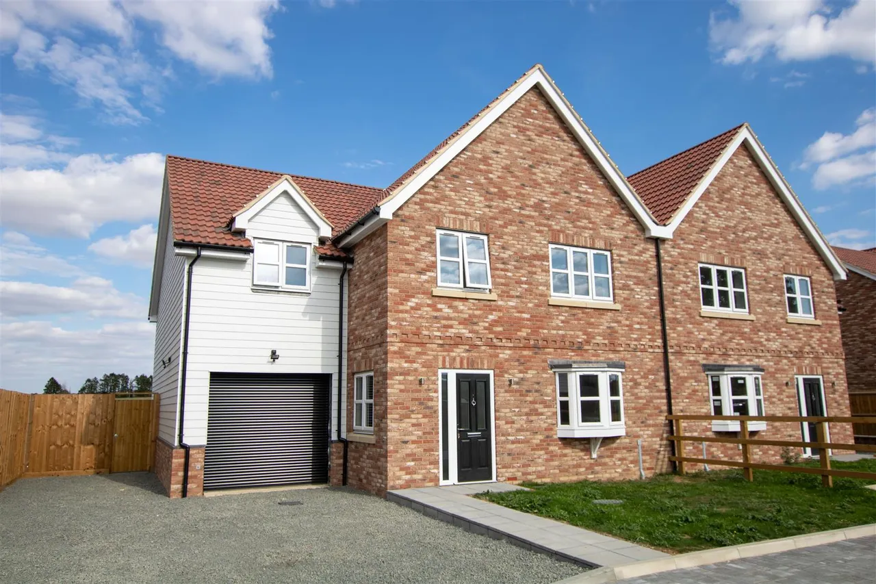 4 bed property for sale, Old Mead Road, Henham, CM22
