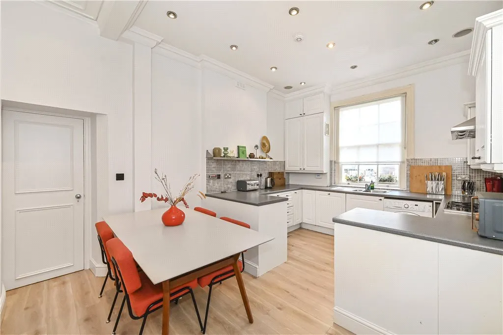 Sussex Gardens, London, W2 2, photo 16