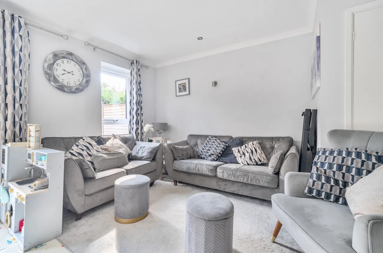 Miller Road, Guildford, GU4, photo 10