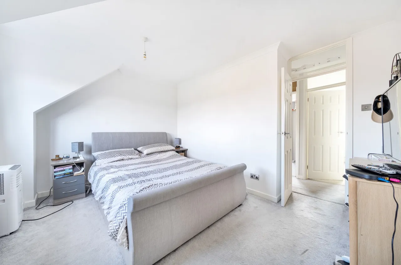 Miller Road, Guildford, GU4, photo 18
