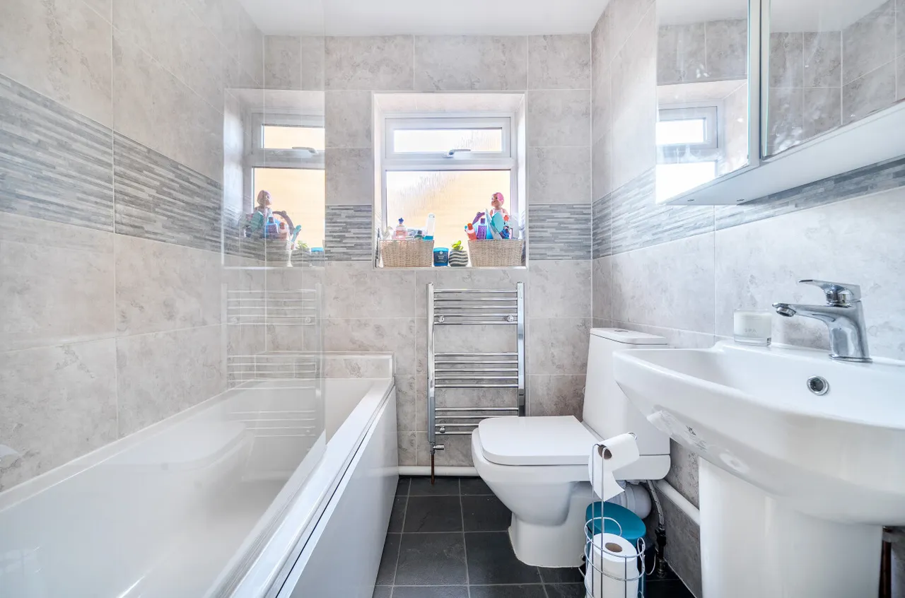 Miller Road, Guildford, GU4, photo 16