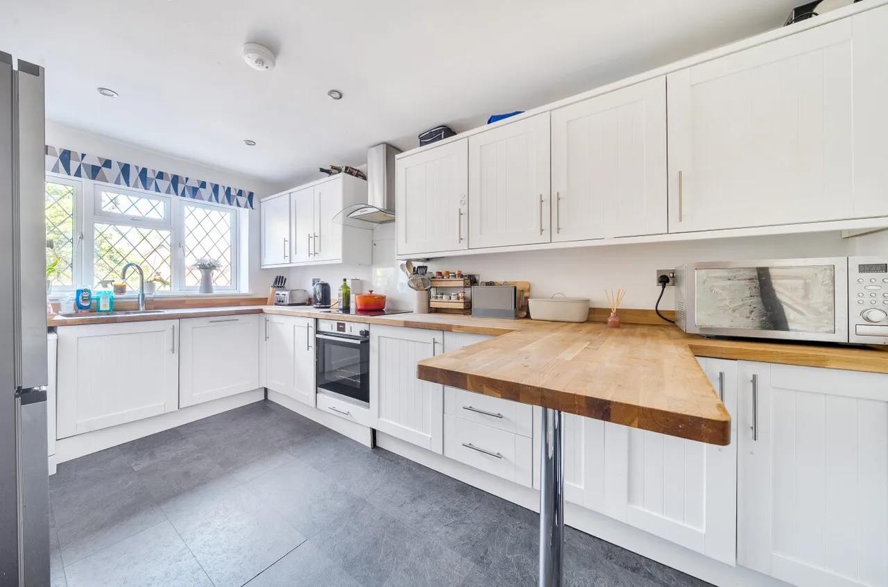 Miller Road, Guildford, GU4, photo 2