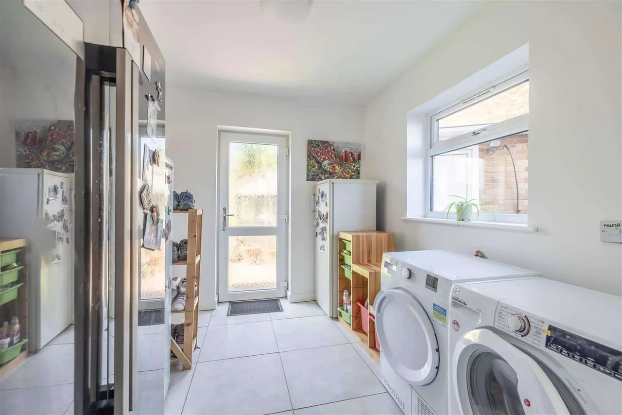 Hanley Close, Windsor, Berkshire, SL4 5QZ, photo 8