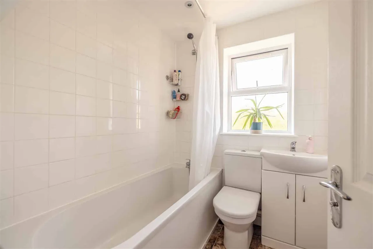 Hanley Close, Windsor, Berkshire, SL4 5QZ, photo 16