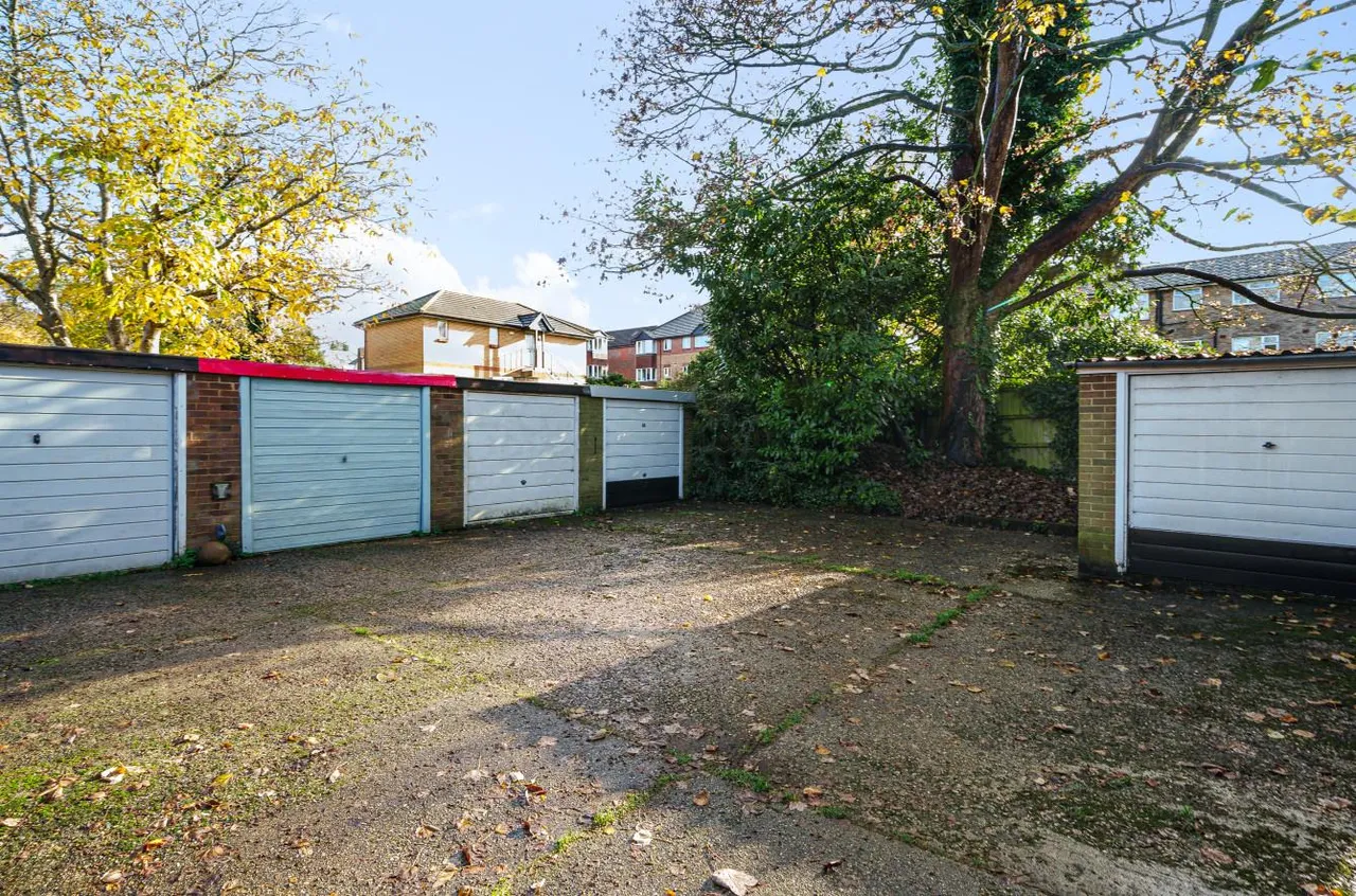 Cromwell Road, Camberley, photo 7