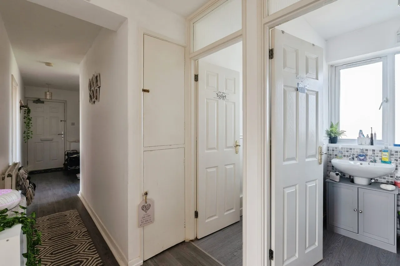 Dock Road, Tilbury, Essex, RM18, photo 6