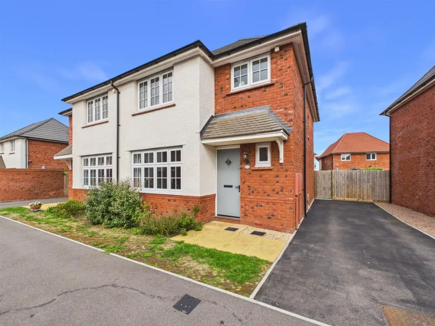 3 bed house for sale, Nicholls Way, Gloucester