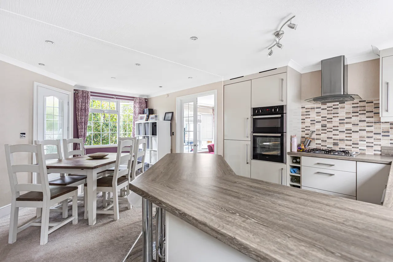 Nightingale Rise, Weybridge Park Estates, KT15, photo 8