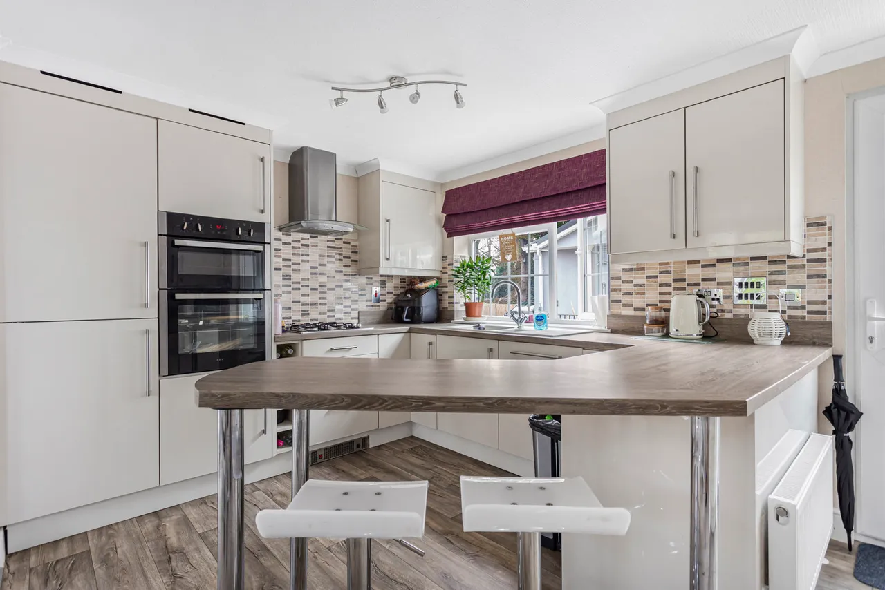 Nightingale Rise, Weybridge Park Estates, KT15, photo 10