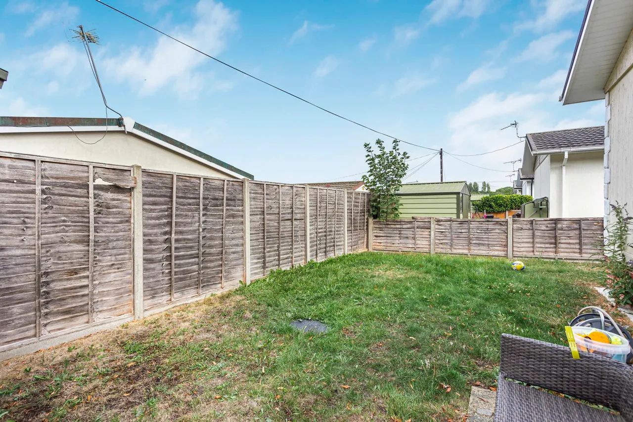 Nightingale Rise, Weybridge Park Estates, KT15, photo 5