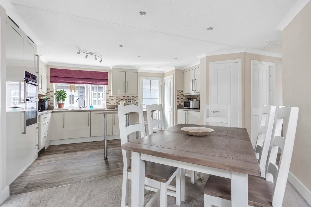 Nightingale Rise, Weybridge Park Estates, KT15, photo 9