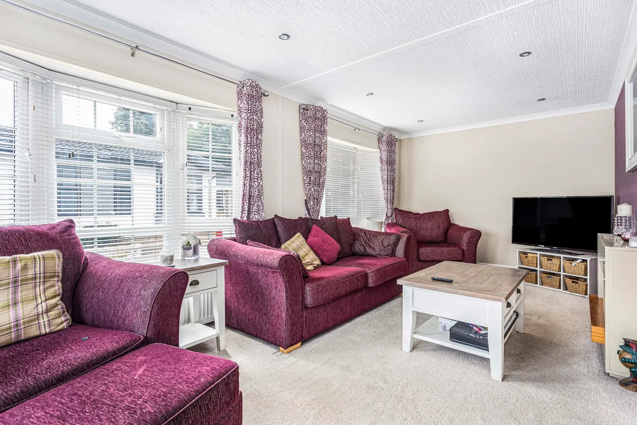 Nightingale Rise, Weybridge Park Estates, KT15, photo 6