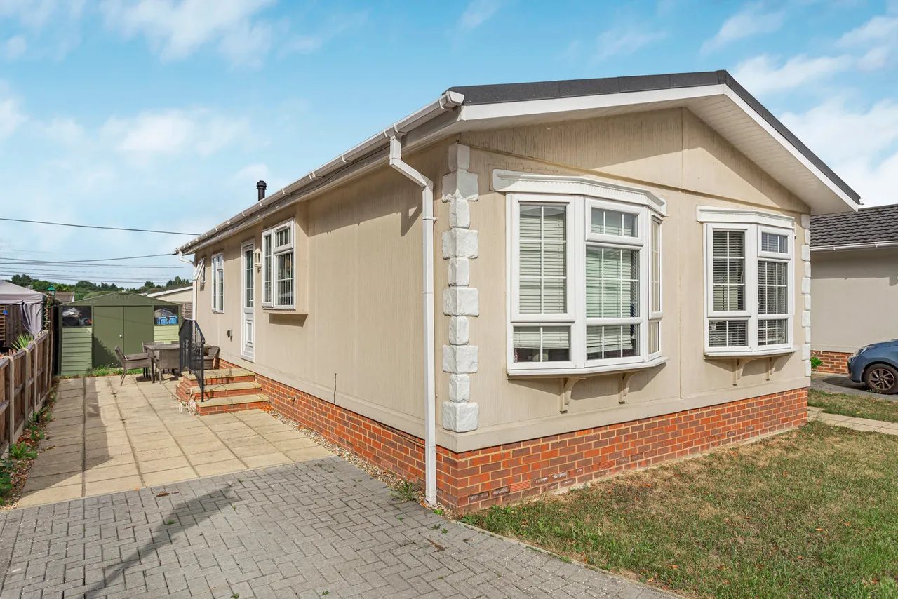 Nightingale Rise, Weybridge Park Estates, KT15, photo 17