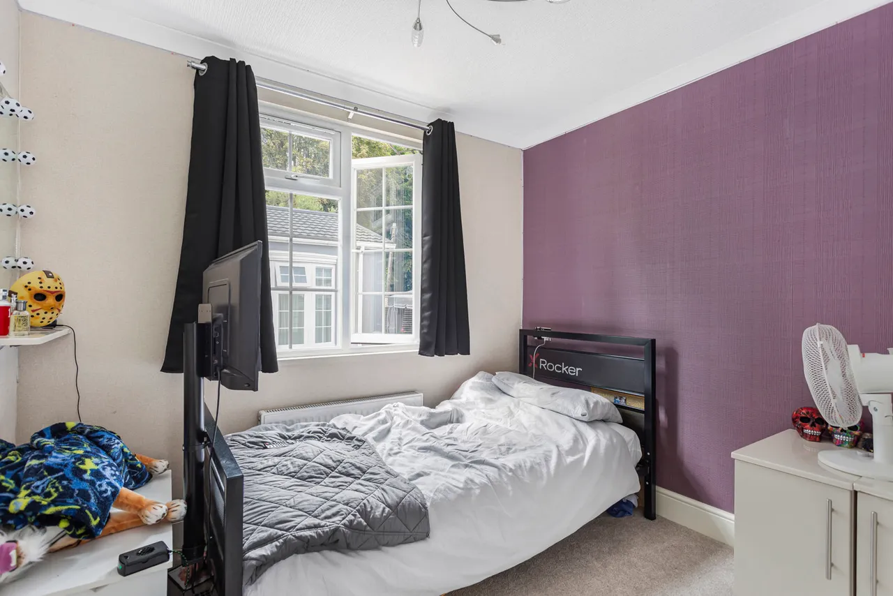 Nightingale Rise, Weybridge Park Estates, KT15, photo 13