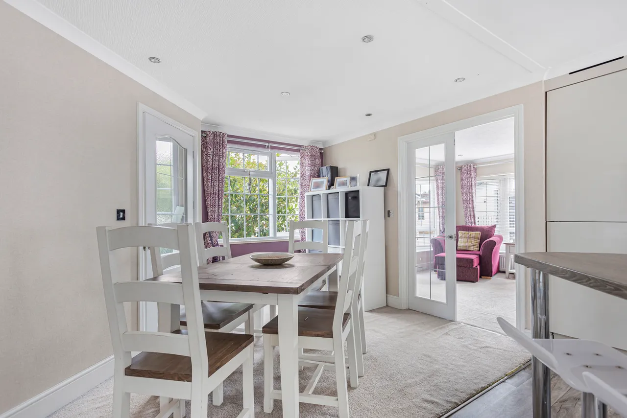 Nightingale Rise, Weybridge Park Estates, KT15, photo 11