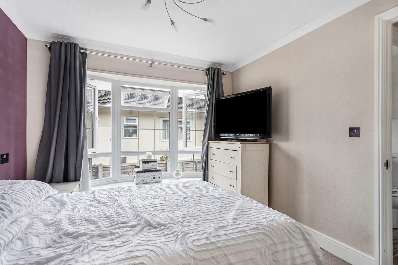 Nightingale Rise, Weybridge Park Estates, KT15, photo 12