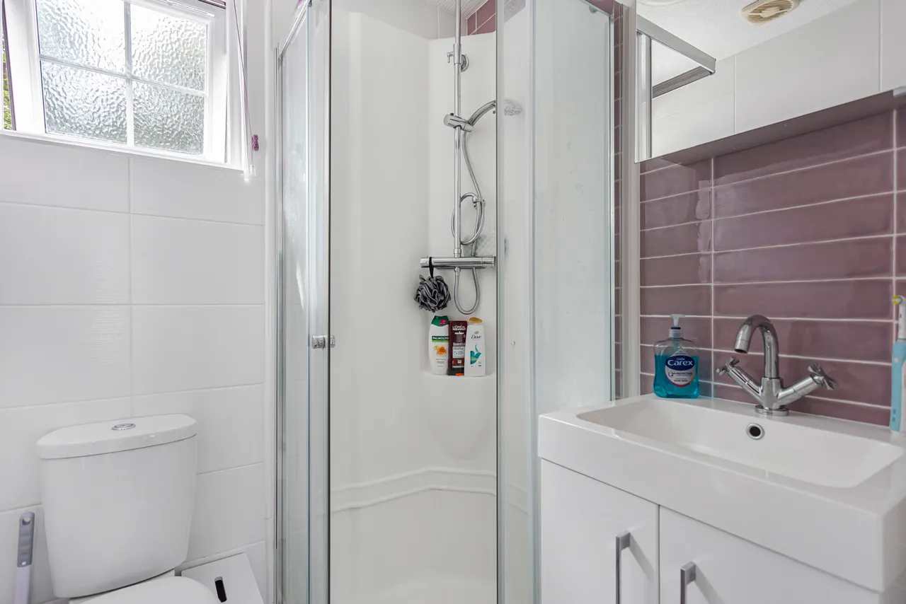Nightingale Rise, Weybridge Park Estates, KT15, photo 14