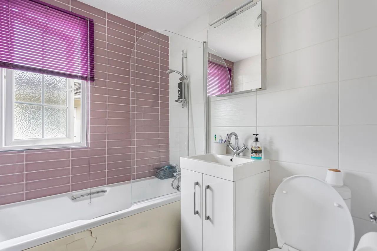 Nightingale Rise, Weybridge Park Estates, KT15, photo 15