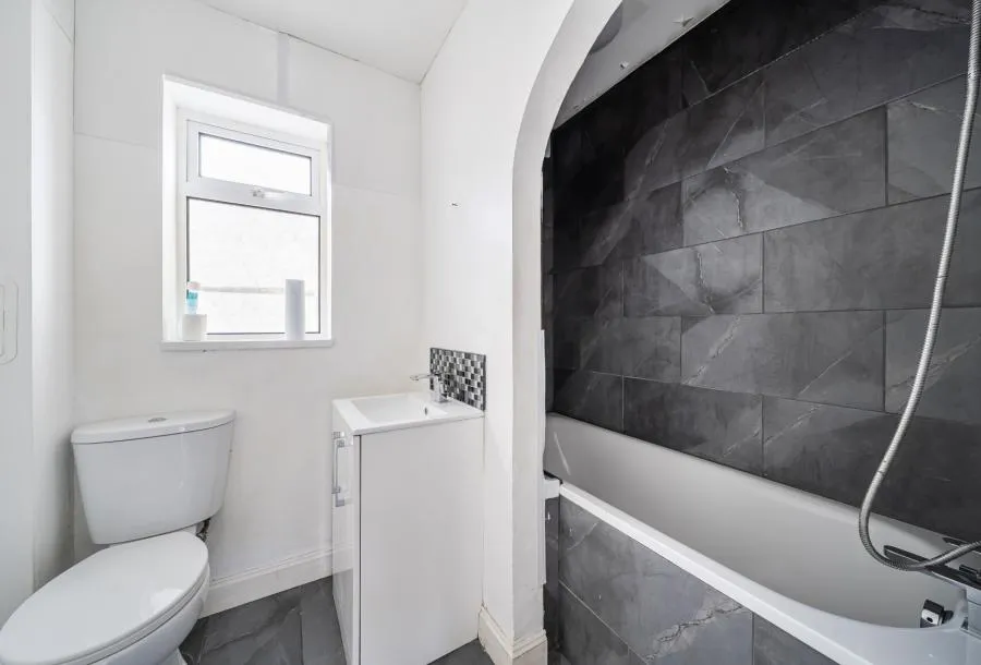 Woodstock Way, Mitcham, CR4, photo 8
