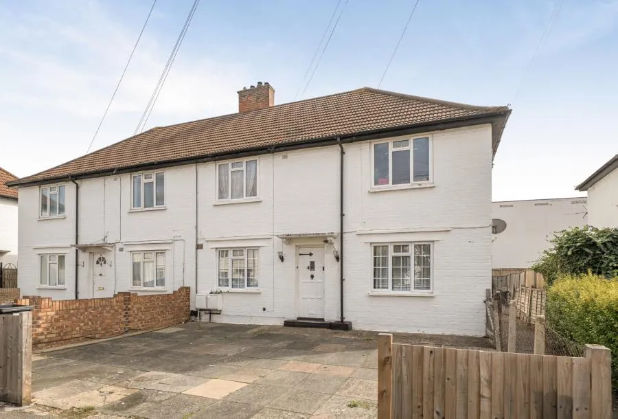 2 bed flat for sale, Woodstock Way, Mitcham, CR4