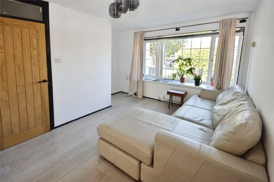 with 3 bedrooms in Bishop's Stortford, CM23, photo 3