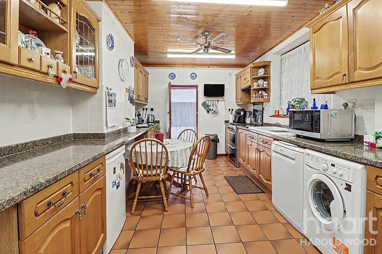 Kettering Road, Harold Hill, RM3, photo 5